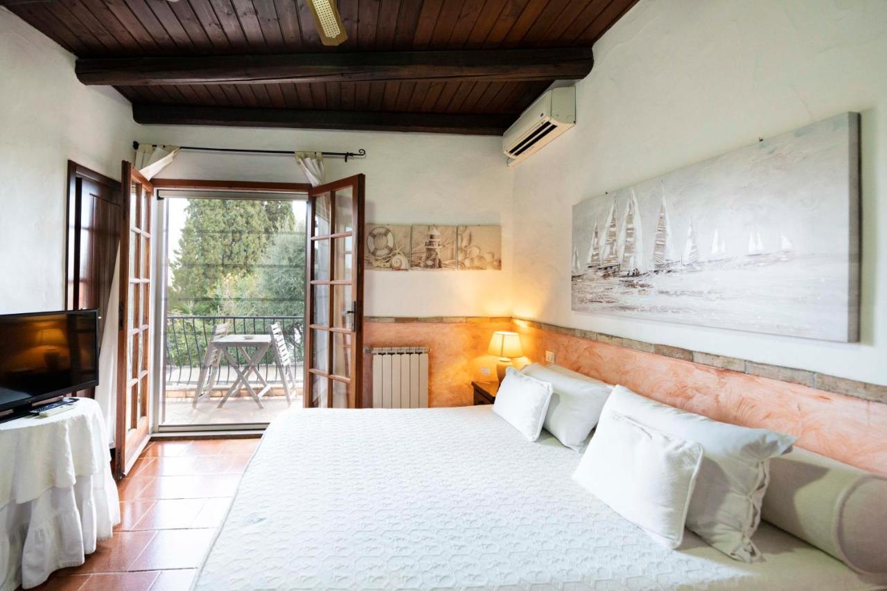 Sa Domu Sarda Suites - Bed & Breakfast Porto Columbu - Perd'E Sali 외부 사진