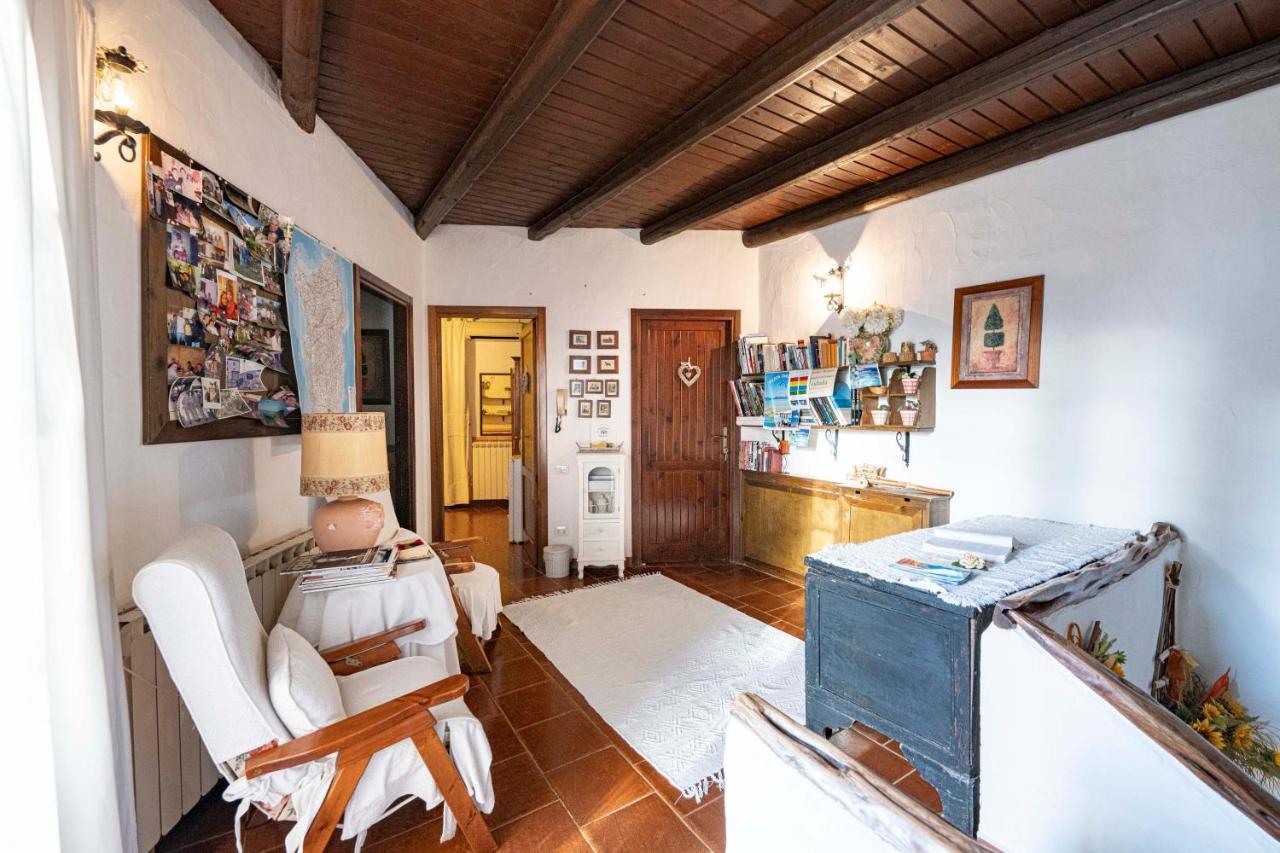 Sa Domu Sarda Suites - Bed & Breakfast Porto Columbu - Perd'E Sali 외부 사진