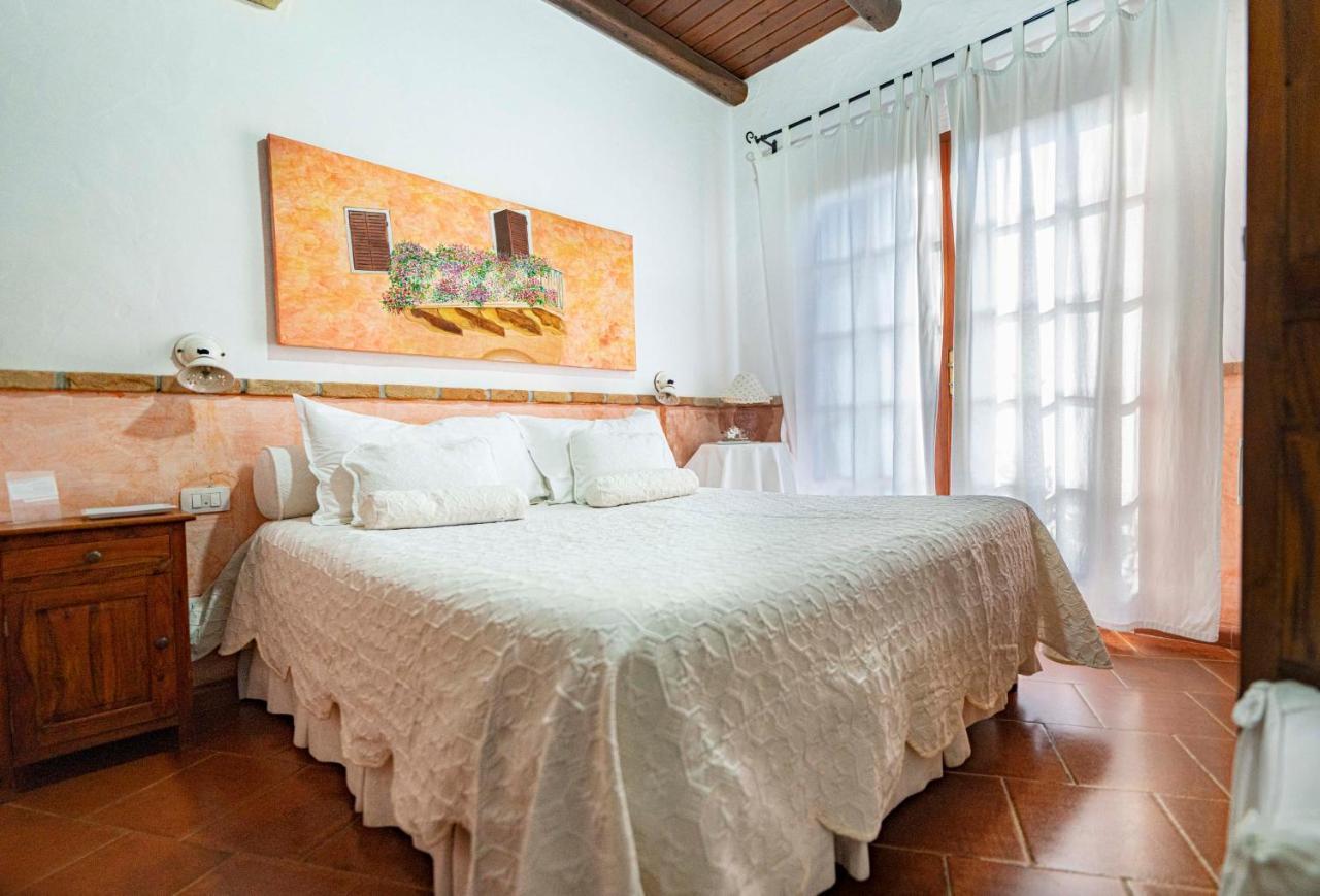 Sa Domu Sarda Suites - Bed & Breakfast Porto Columbu - Perd'E Sali 외부 사진