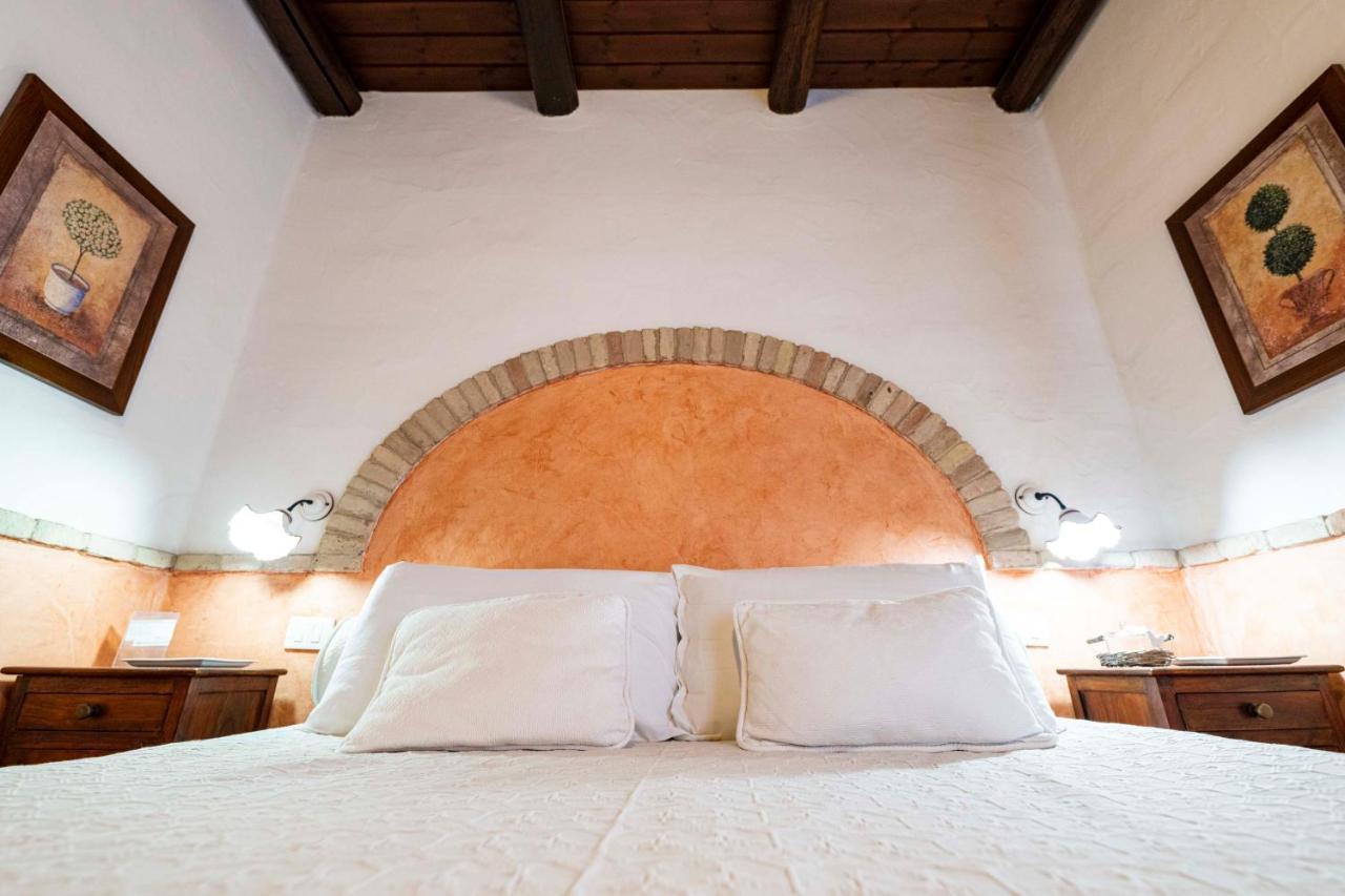 Sa Domu Sarda Suites - Bed & Breakfast Porto Columbu - Perd'E Sali 외부 사진